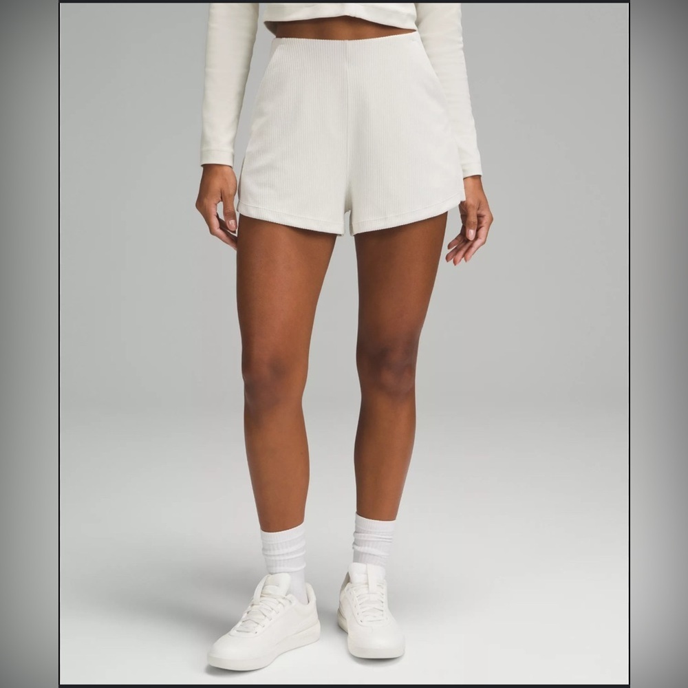Lululemon Ribbed Softstreme High-Rise Short size 14
